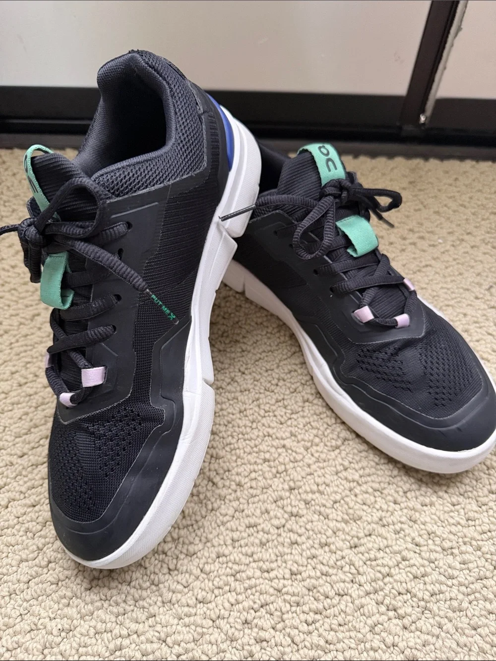 On Cloud “Roger Spin” Women's Athletic Sneakers in Black with Mint Accents - Picture 2 of 8